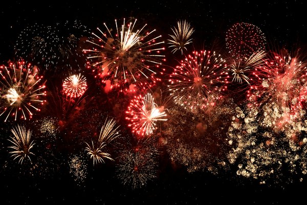 Quels sont les meilleurs réglages pour capturer des photos de feux d'artifice avec un iPhone 12?